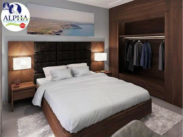Pebles Hotel room