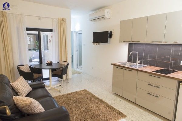 School Superior Apartments