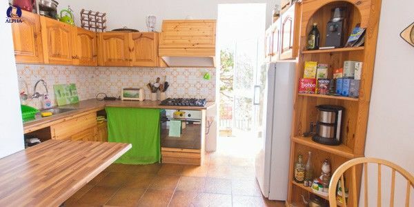 Fully fitted kitchen in Basecamp