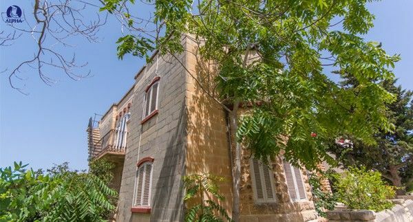 Basecamp villa with pool